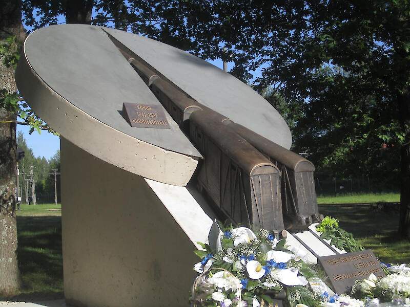 Memorial to the deportees at Võru railway station